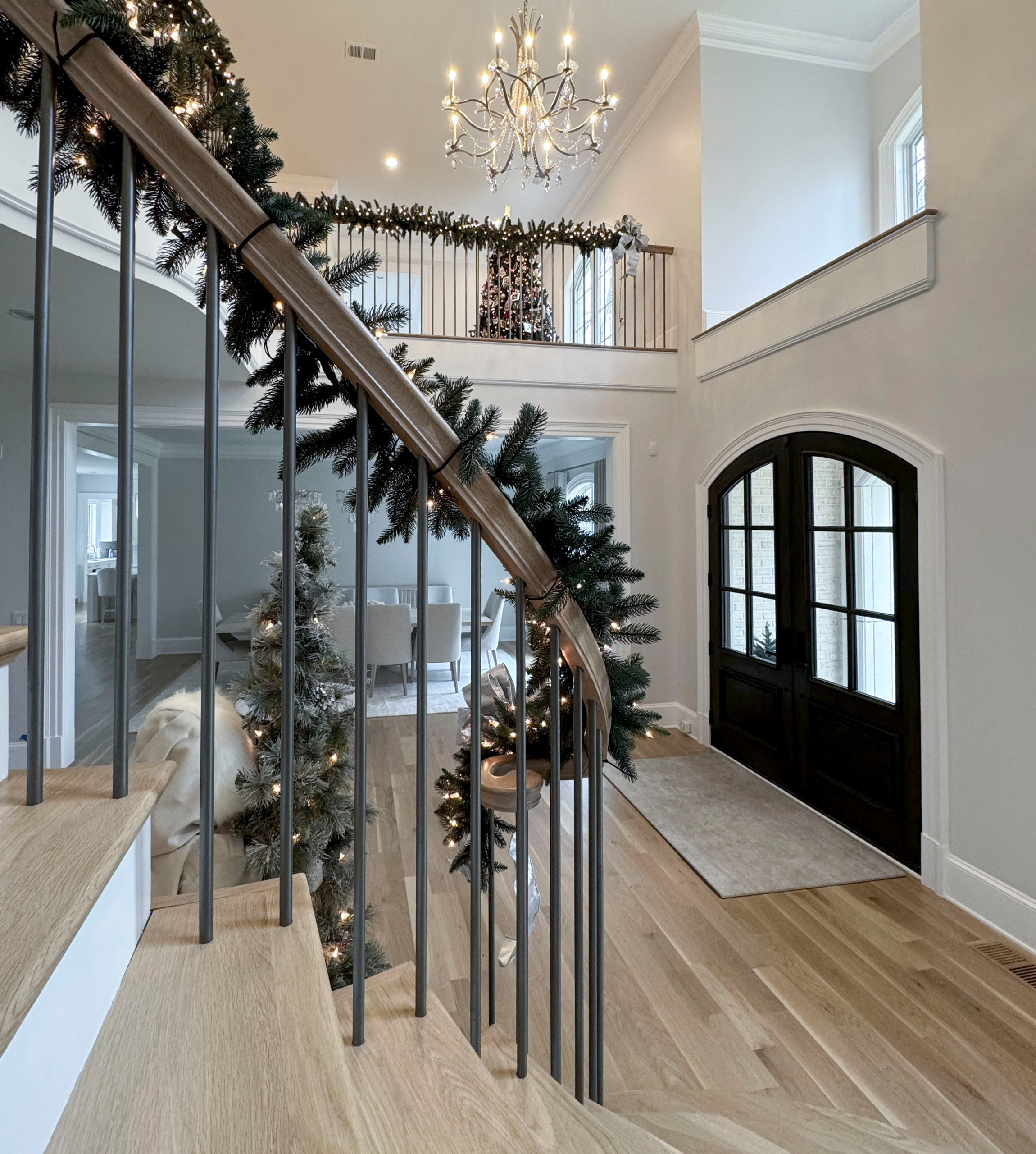 116_Elegant & Eye-catching Curved Staircase, Leesburg VA 20175