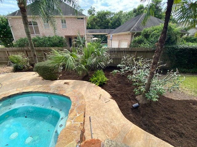 Landscaping, Mulch & Trimming