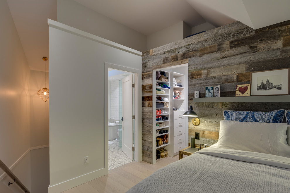 Transitional home design photo in Vancouver