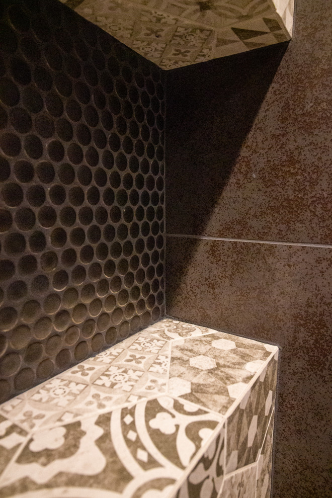 Contemporary Treehouse Guest Bathroom