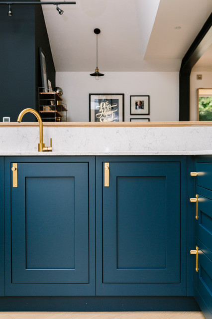 Lucy's Open Plan Blue Kitchen nyklassisk-koek
