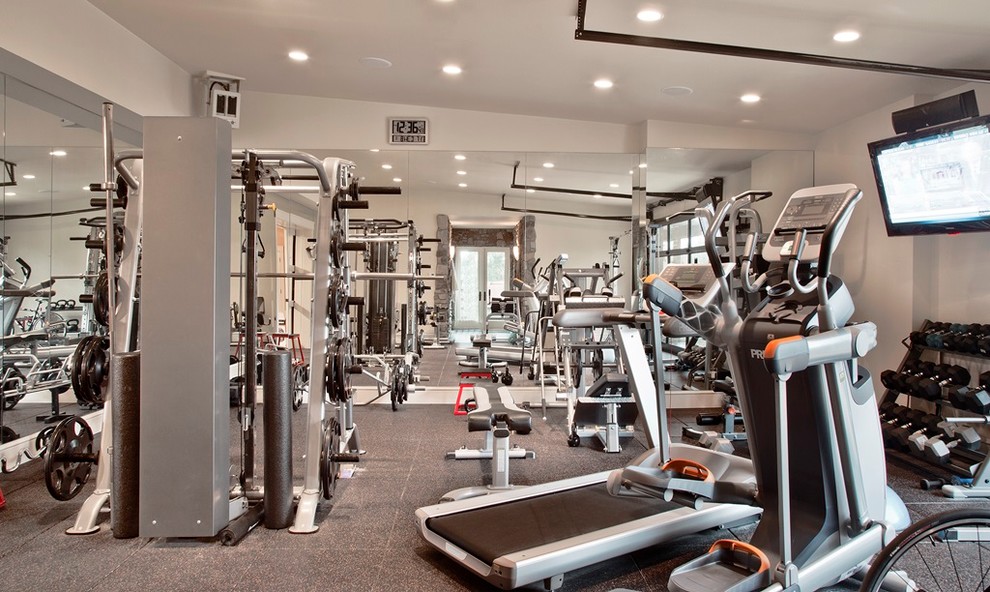 This is an example of a mid-sized contemporary home weight room in Seattle.