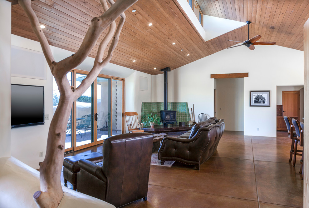 This is an example of a country family room in Santa Barbara.