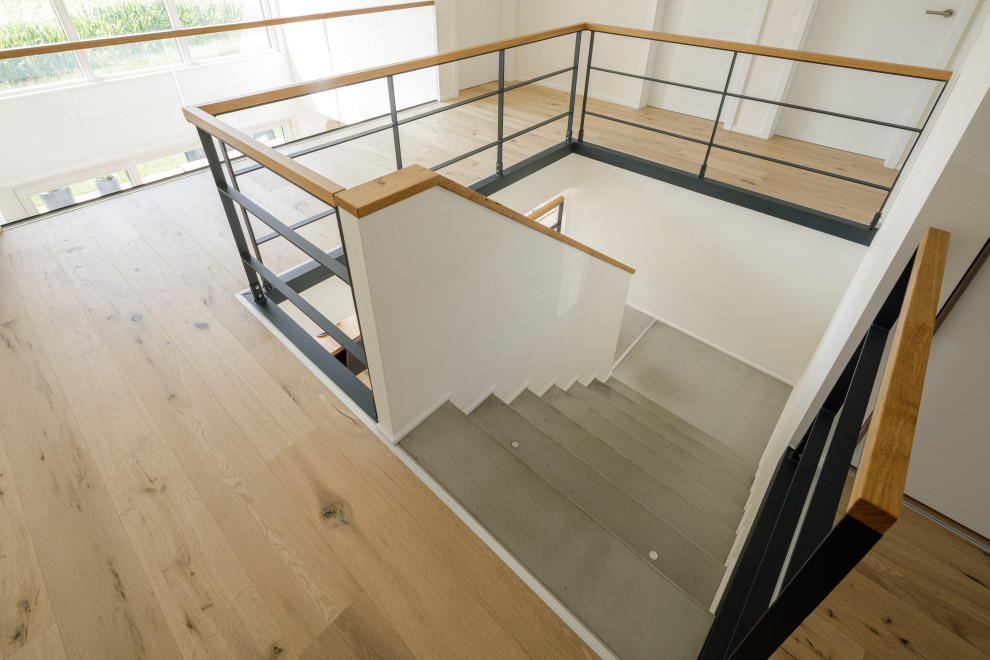 Moderne Treppe in Sonstige
