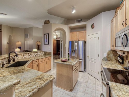 What flooring goes with maple cabinets & granite countertops? What flooring goes with maple cabinets & granite countertops? on What Granite Goes With Maple Cabinets
id=30017