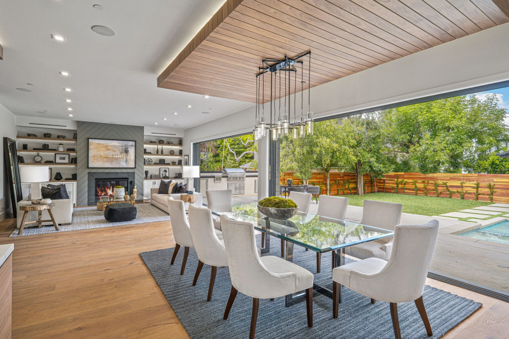 Kitchen - kitchen idea in Vancouver