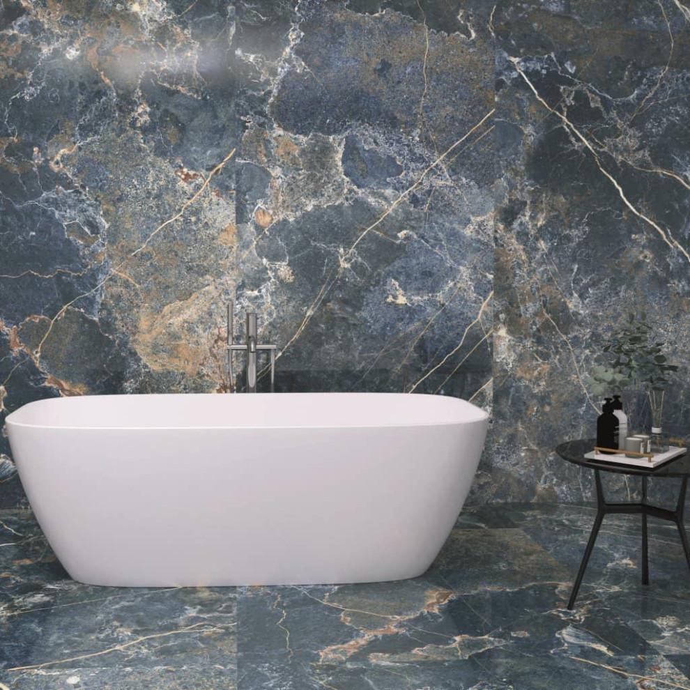 Idee per un'ampia stanza da bagno con piastrelle blu, piastrelle in gres porcellanato, pareti blu, pavimento in gres porcellanato e pavimento blu