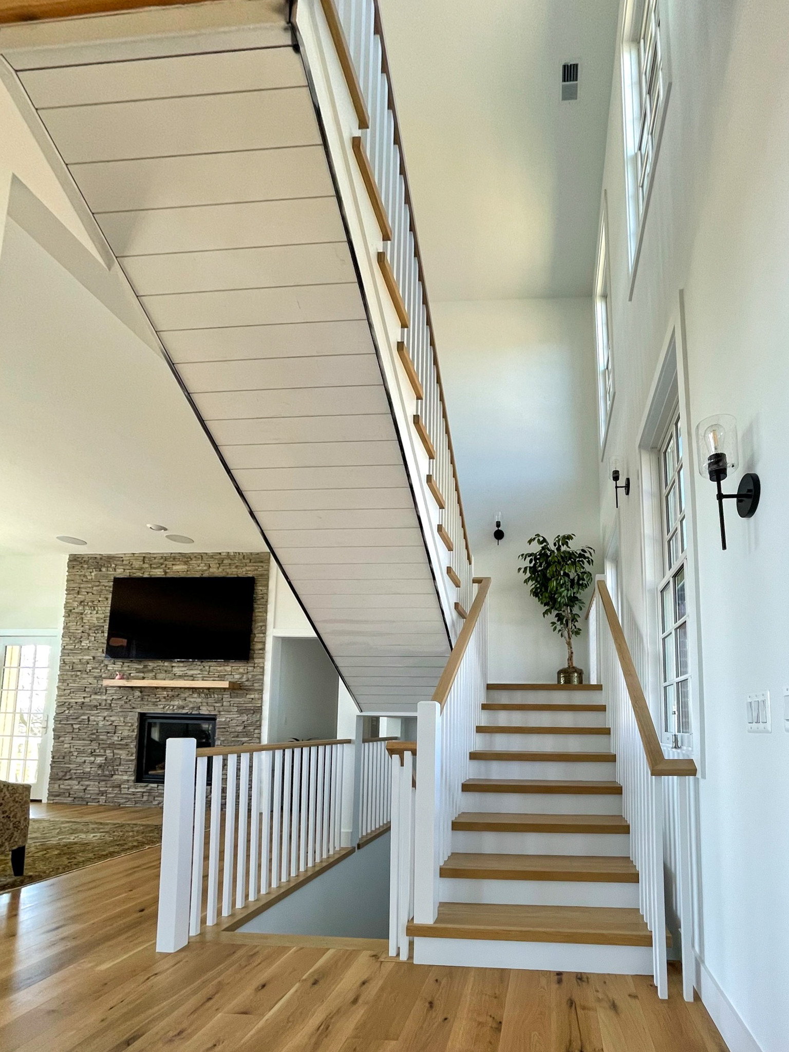 91_U-Shaped Floating Staircase Surrounded by Bucolic Mountain Views, Winchester,