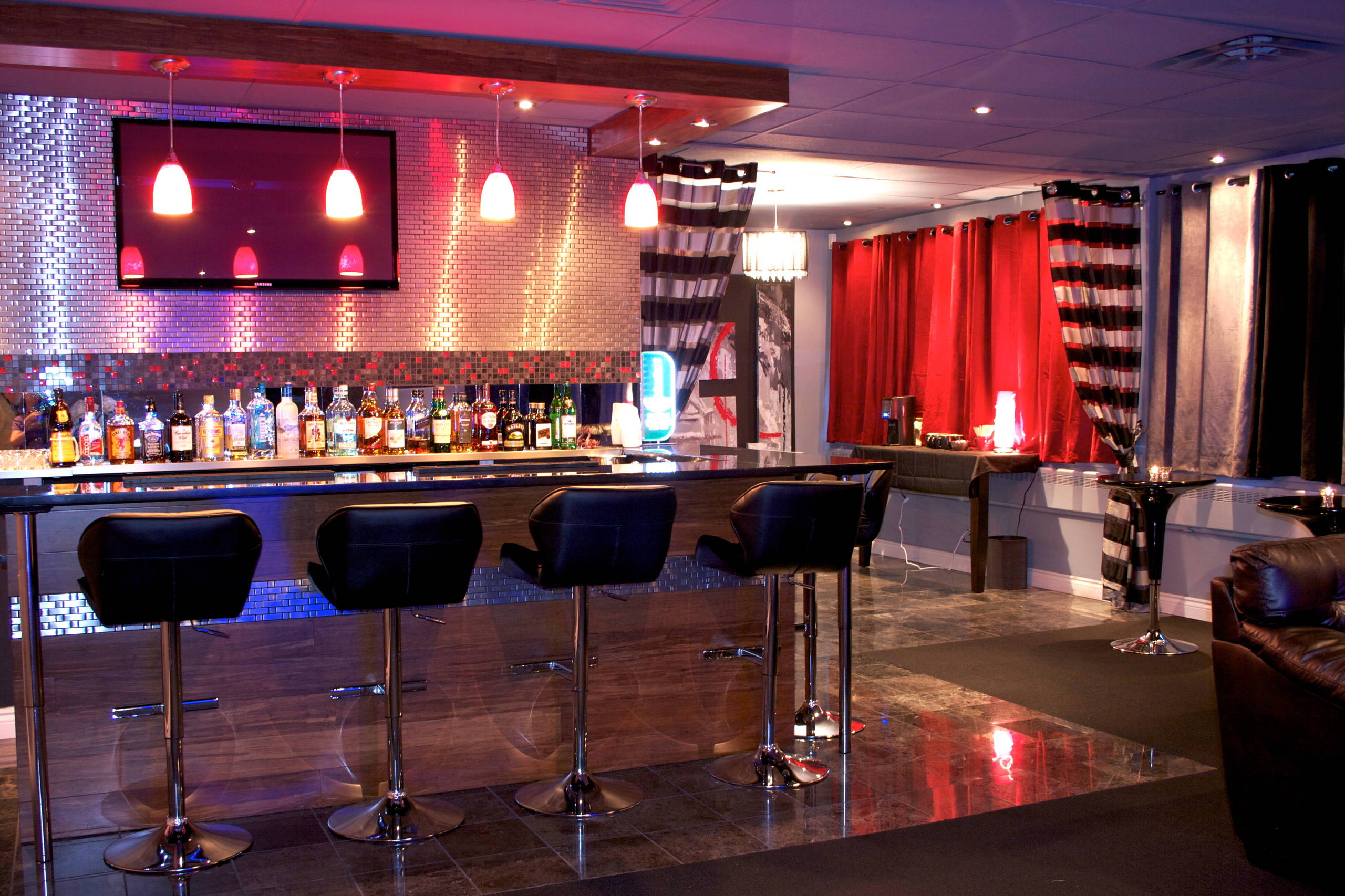Lounge & Bar