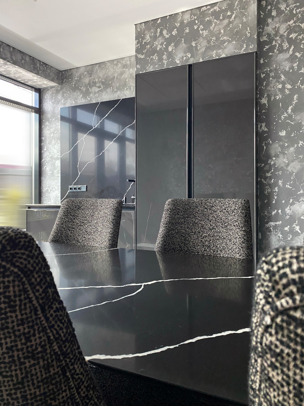 Монохром, 270кв.м.