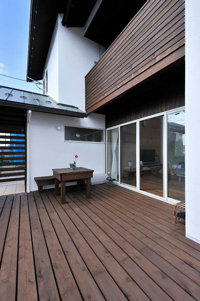 Modern side yard deck in Other with no cover.