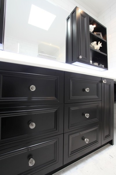 Inspiration for a contemporary bathroom in Melbourne.