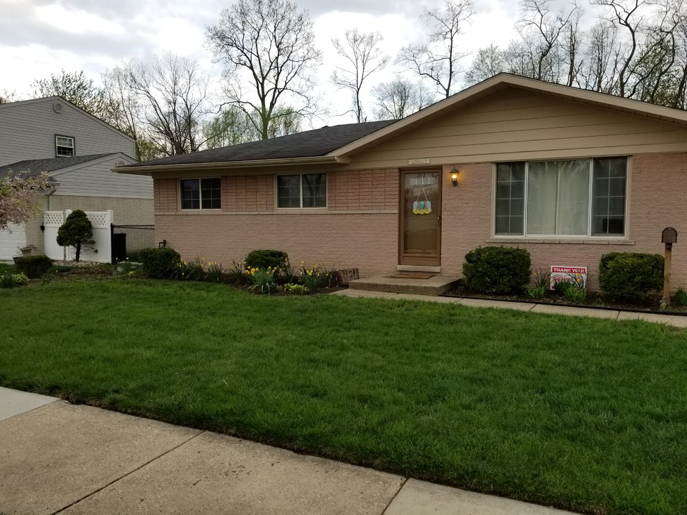 Pink brick house needs update!!