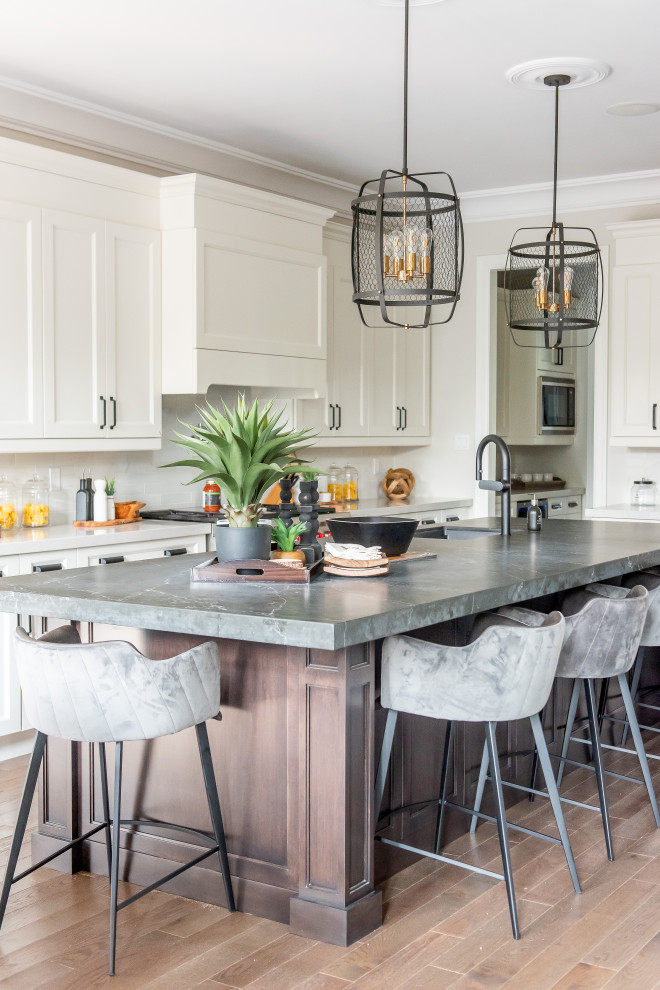 Home design - transitional home design idea in Toronto