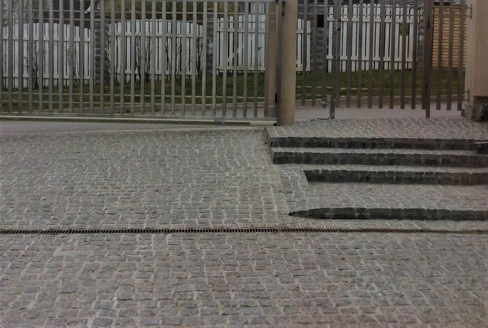 HI-TECH на обломках мегалитового комплекса