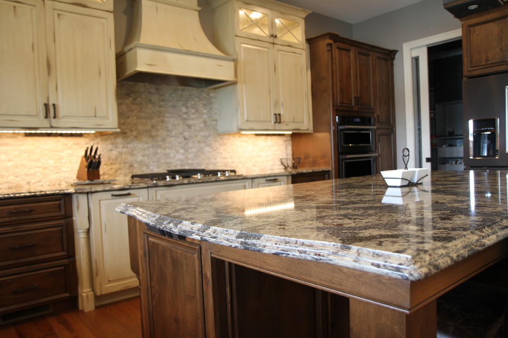 Kitchen - transitional kitchen idea in Indianapolis