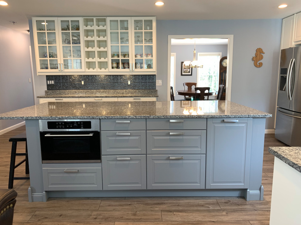 Kitchen - transitional kitchen idea