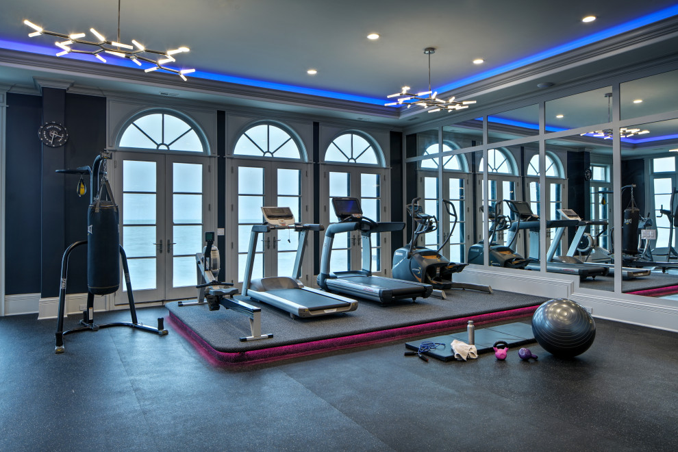 Modelo de gimnasio multiusos clásico renovado extra grande con paredes azules, suelo negro y bandeja