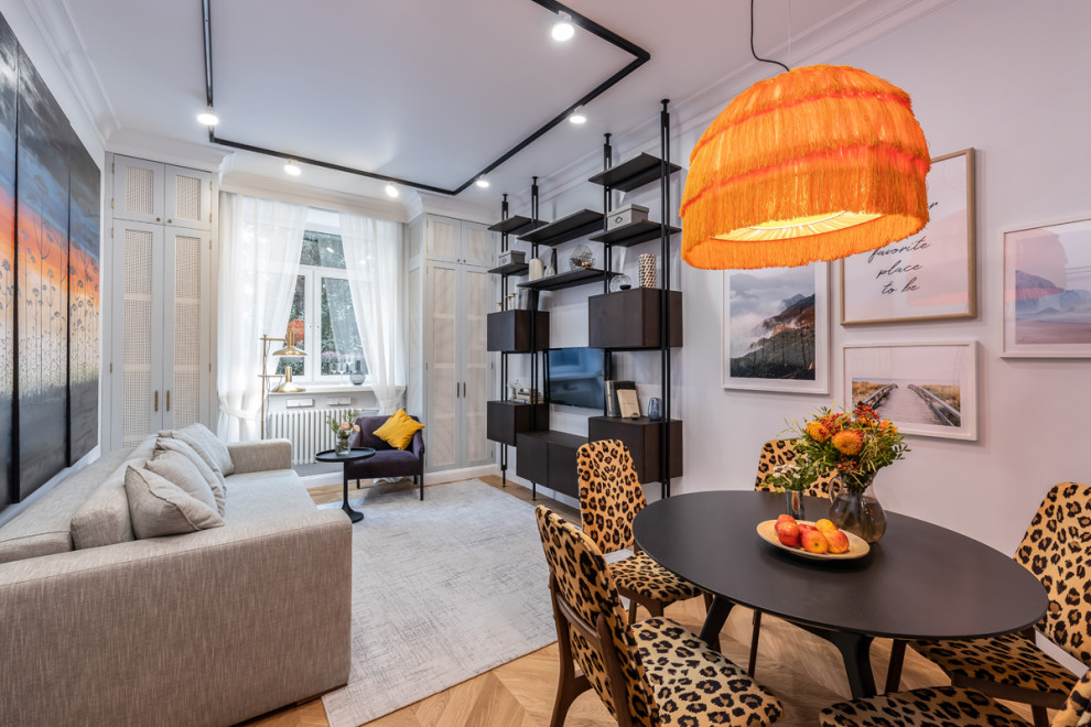 Гостиная с леопардом в зарослях борщевика