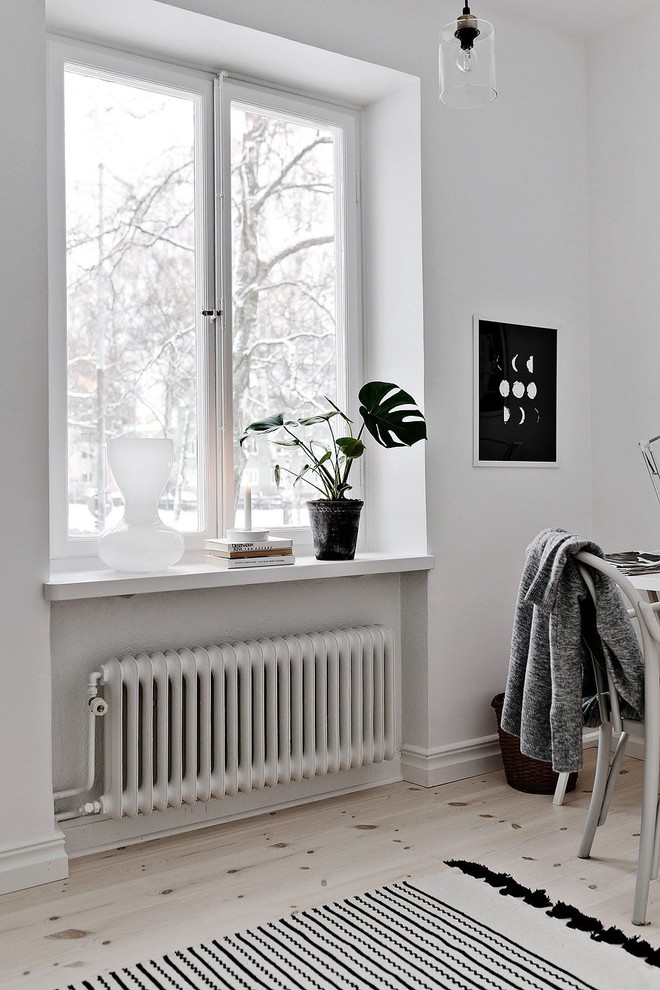 This is an example of a scandinavian home office in Stockholm.