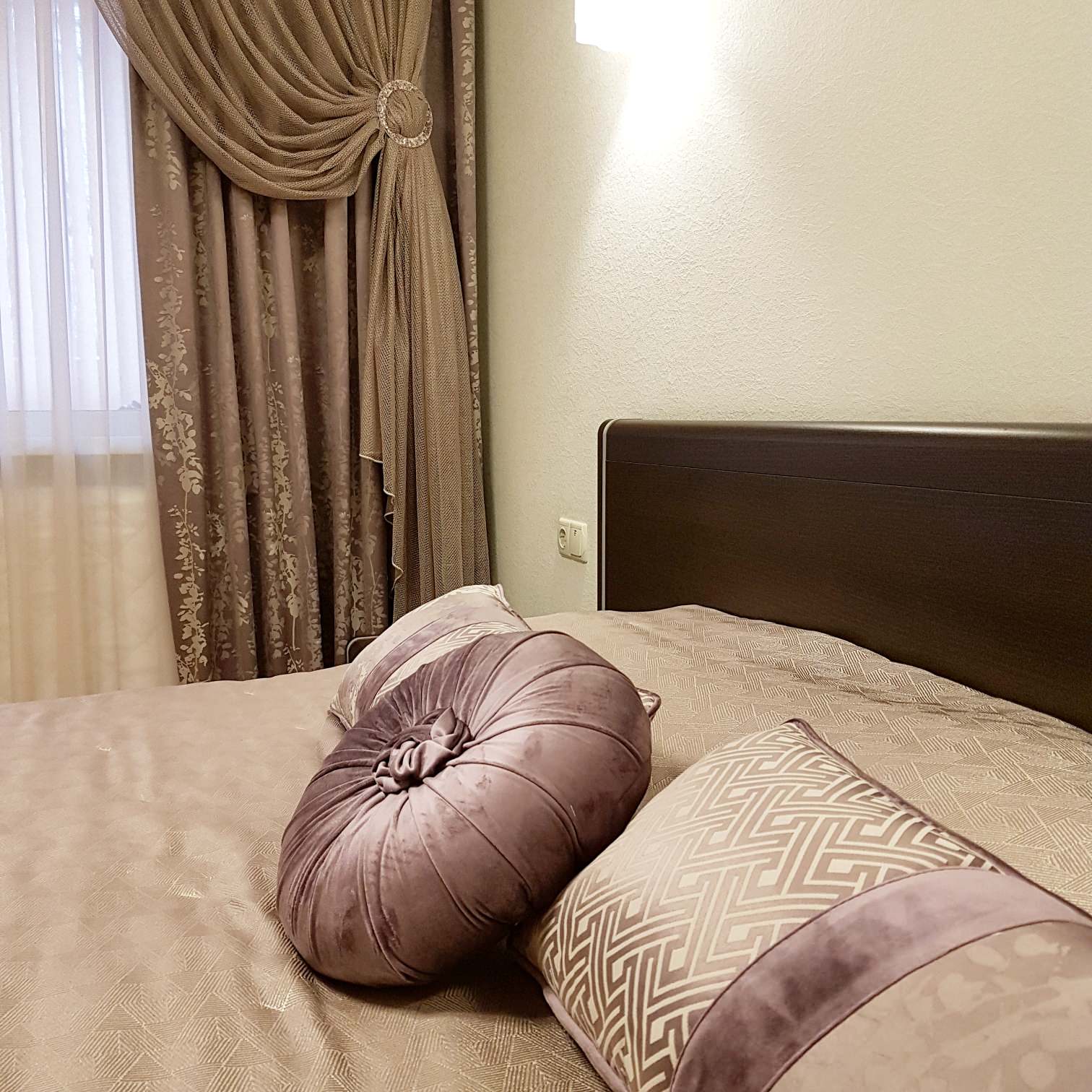 Спальня в пудровых тонах