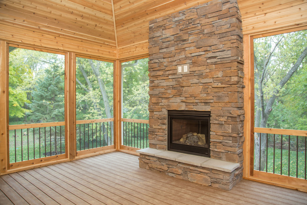 Example of a transitional home design design in Minneapolis