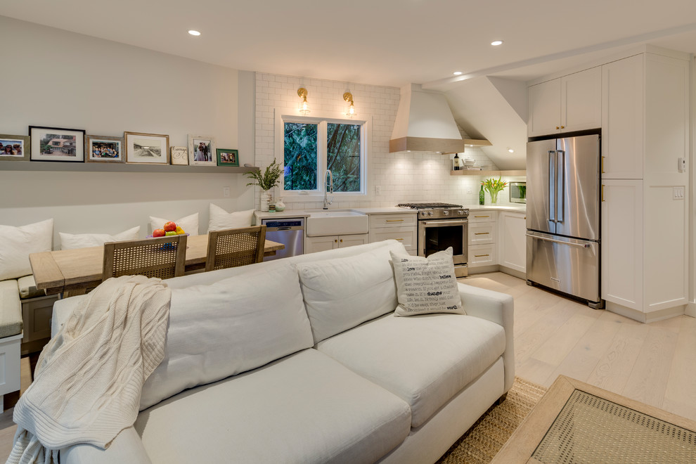 Example of a transitional home design design in Vancouver