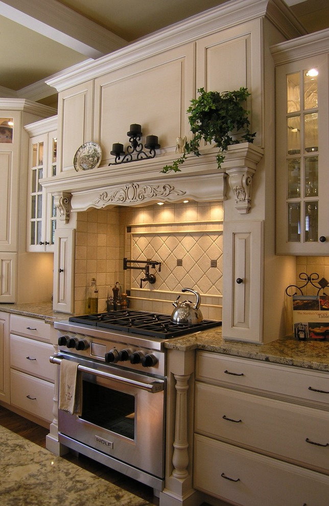 This is an example of a traditional kitchen in DC Metro with stainless steel appliances and granite benchtops.