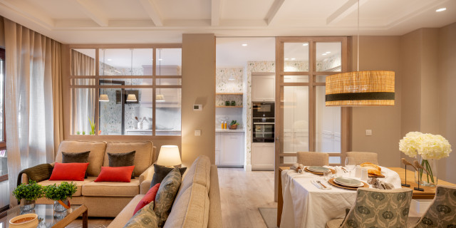 Decoraci&oacute;n de piso peque&ntilde;o en Bilbao nyklassisk-vardagsrum