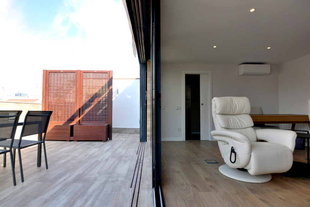Ejemplo de terraza in patio lateral With toldo