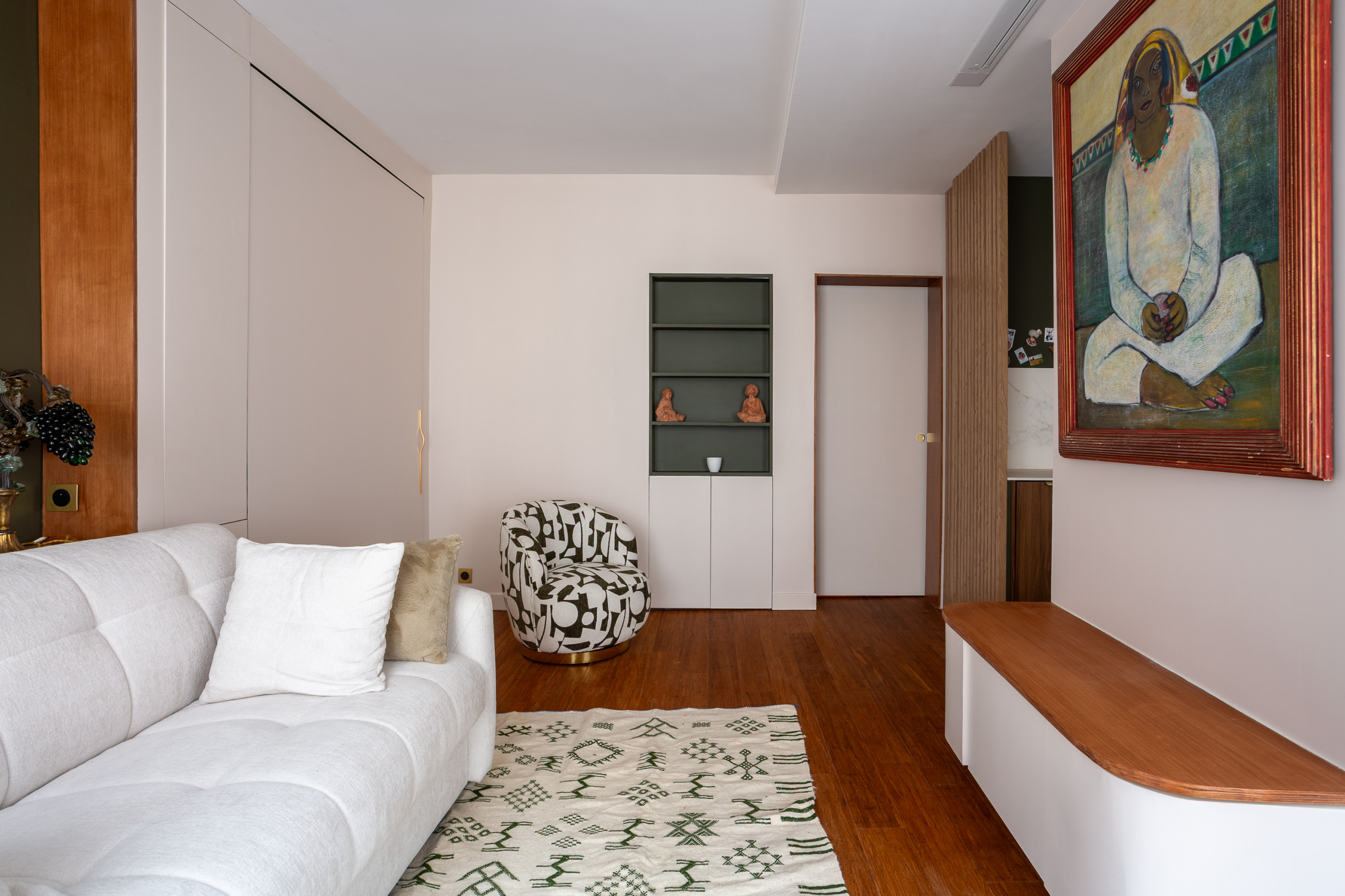 Optimiser sans cloisonner : 4 couchages dans une pièce de vie
