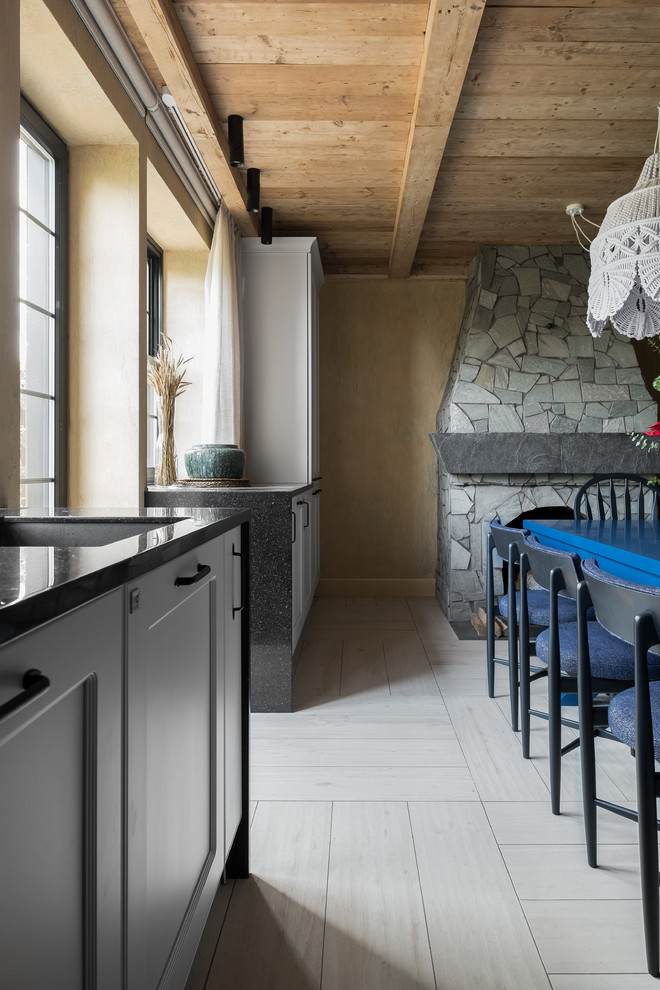 Кухня-гостиная в сланце и кружевах