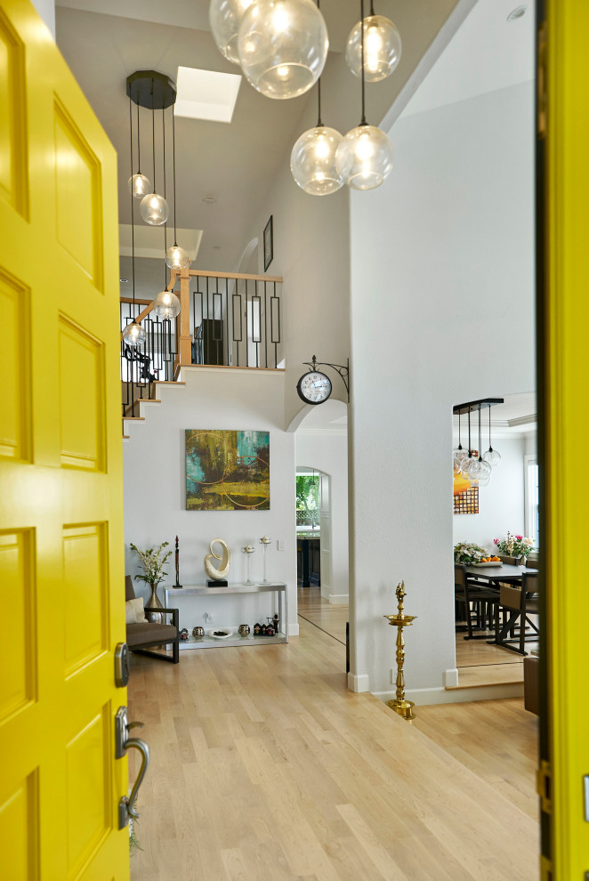 Example of a transitional entryway design in San Francisco