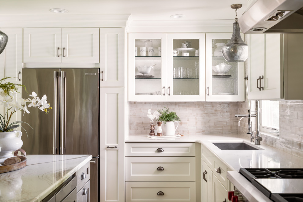 L-shaped kitchen photo with an island
