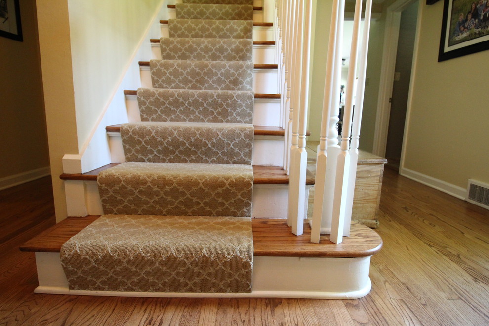Photo of a mid-sized transitional carpeted straight staircase in Cincinnati with carpet risers.