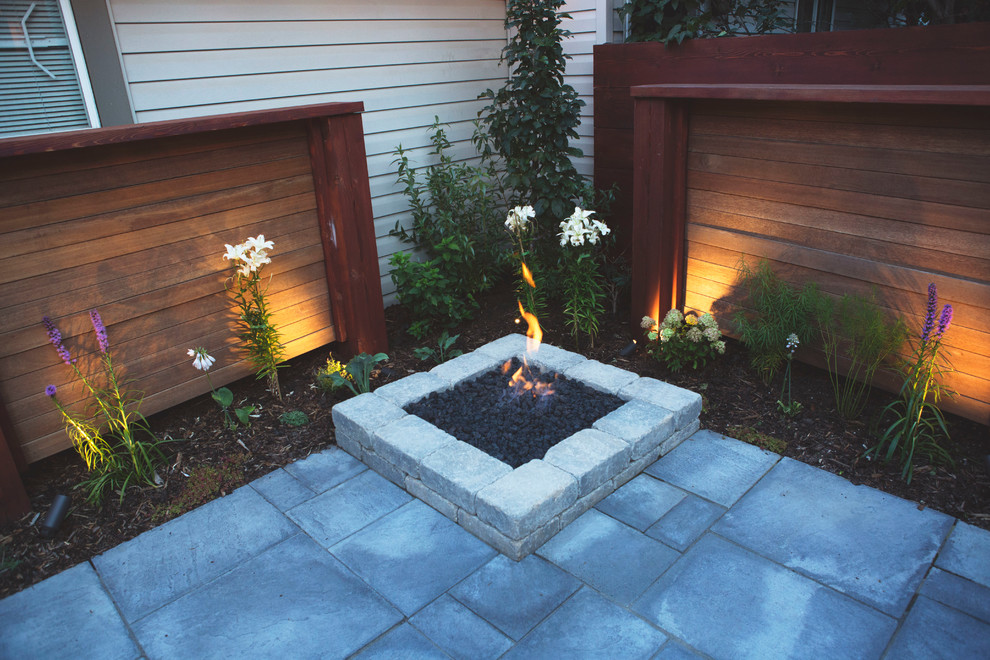 Home design - rustic home design idea in Calgary