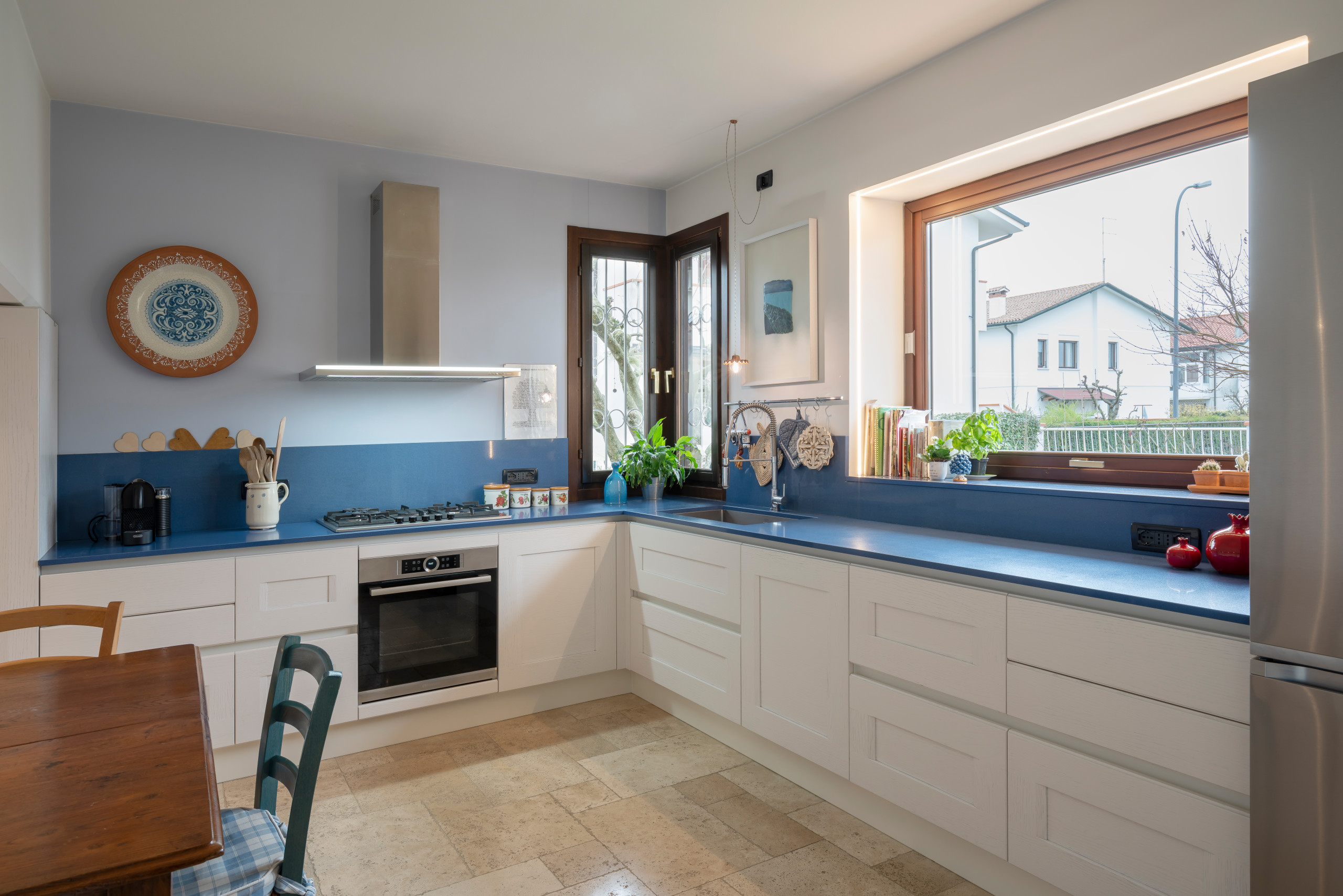 Enclosed kitchen - mid-sized traditional l-shaped marble floor and beige floor enclosed kitchen idea in Other with a drop-in sink, recessed-panel cabinets, white cabinets, marble countertops, blue bac