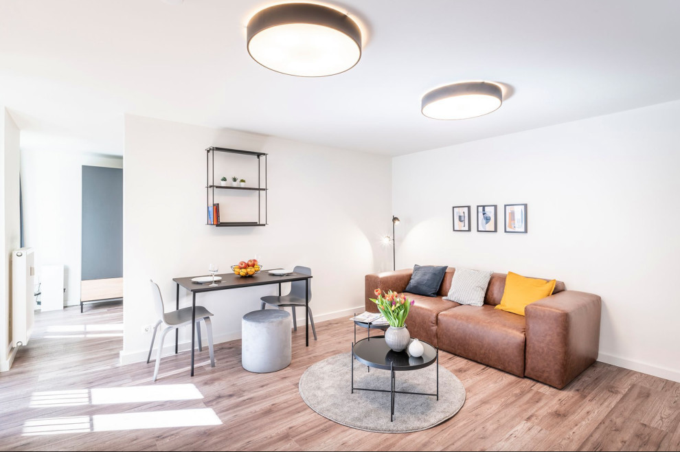 Kleines, Abgetrenntes Stilmix Wohnzimmer in Berlin