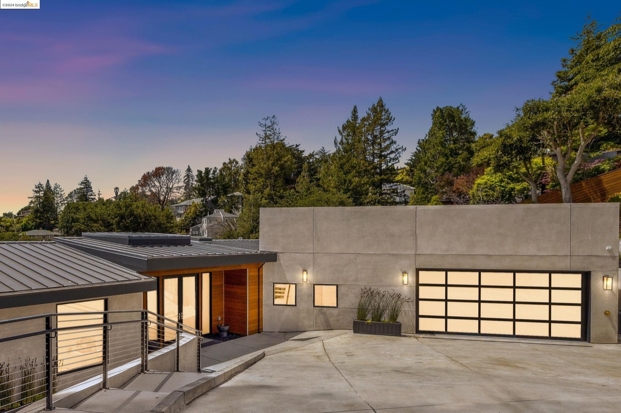 Modern House - Moyer Place