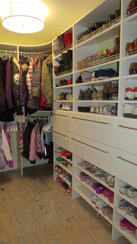 Design ideas for a traditional storage and wardrobe in Calgary.
