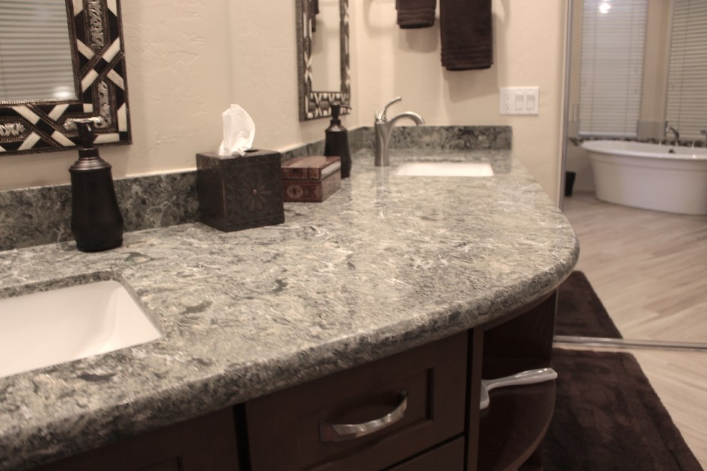 Transitional home design photo in Phoenix