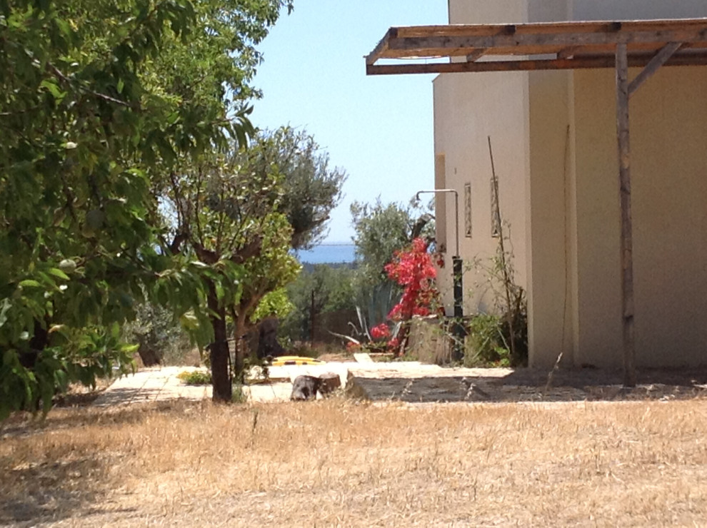 Nuova costruzione di una villa con giardino in Sicilia