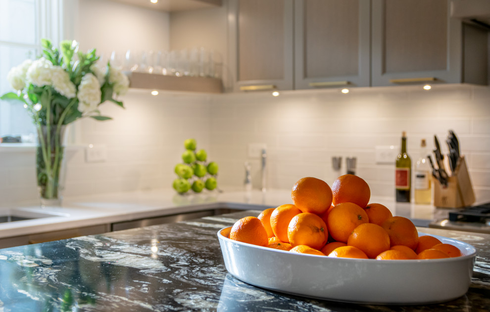 Mid-sized transitional u-shaped enclosed kitchen photo in Atlanta with an island