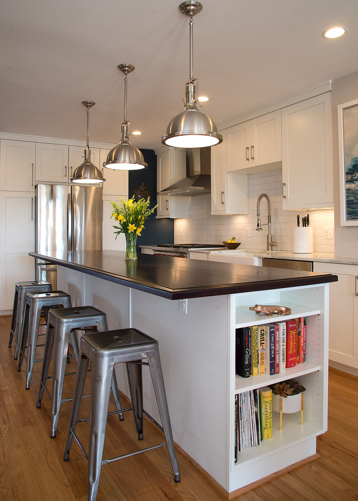 Example of a transitional kitchen design in DC Metro