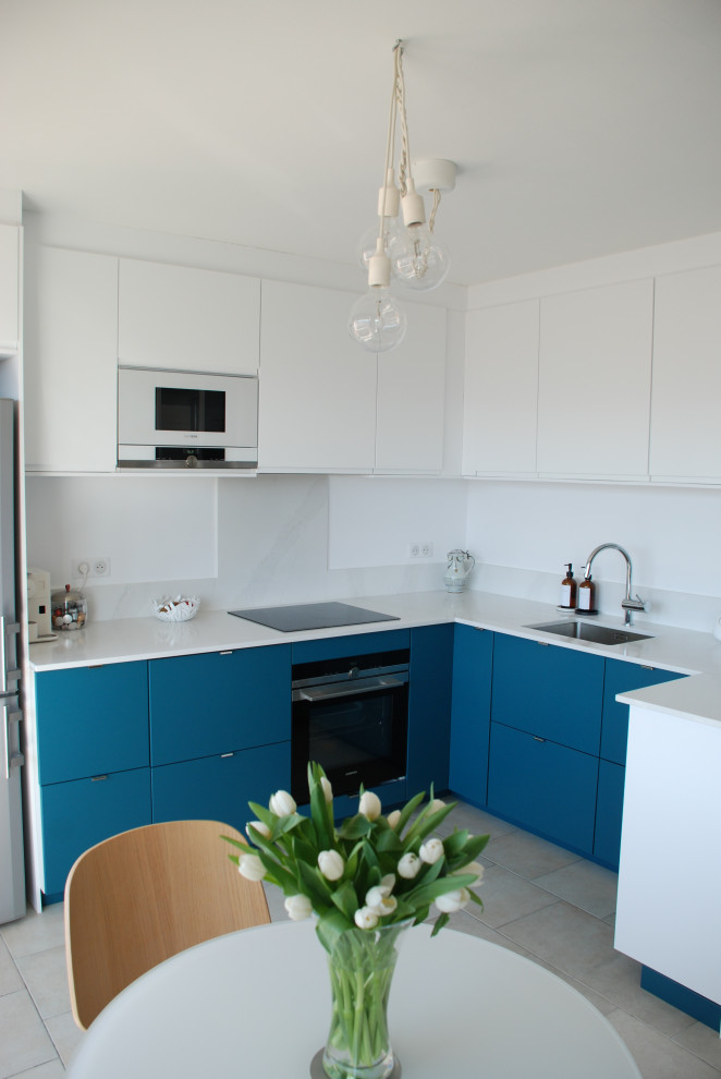 This is an example of a small contemporary l-shaped eat-in kitchen in Nice with an undermount sink, quartzite benchtops, white splashback and white benchtop.