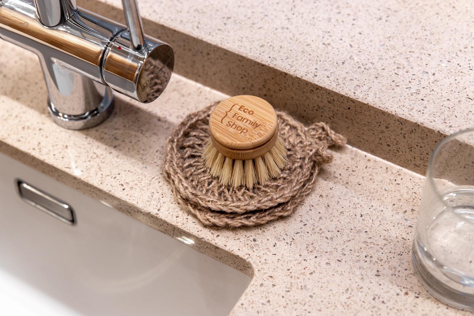 Тропическая кухня под цветком протеи