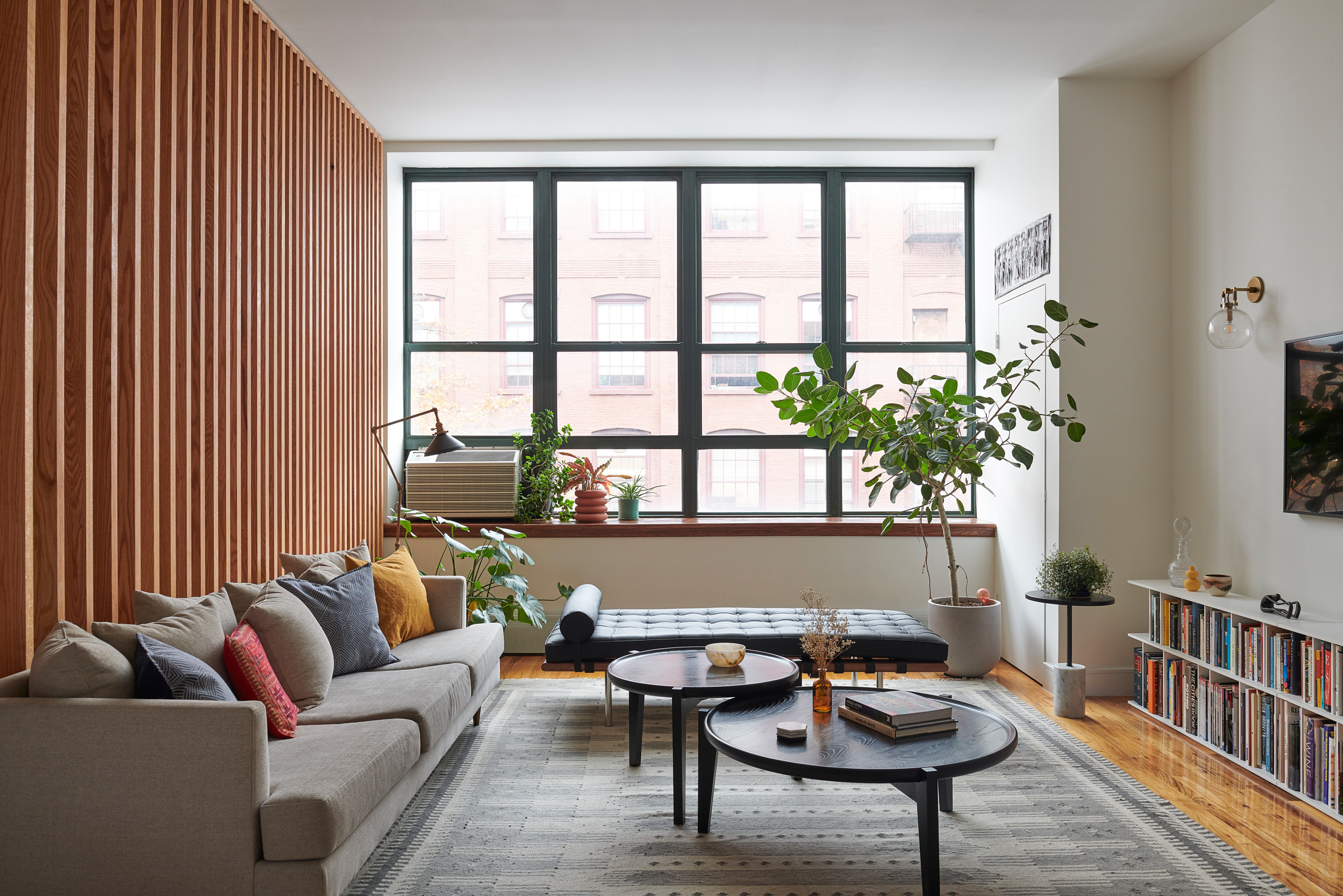 グレー　灰皿　ミッドセンチュリー グレーのミッドセンチュリースタイルのおしゃれなリビングのインテリア