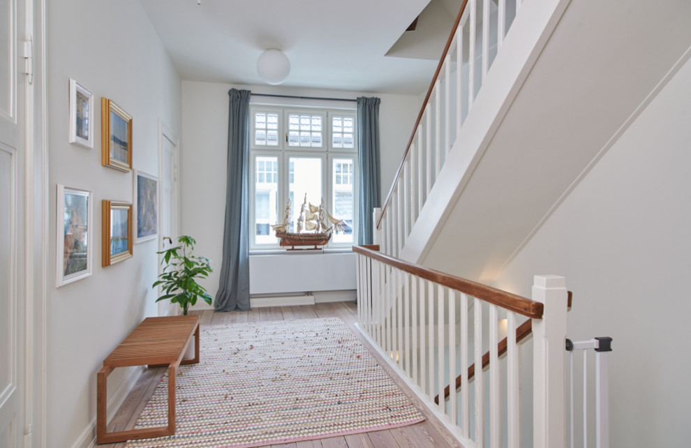 Photo of an expansive traditional straight staircase in Hamburg with wood railing.