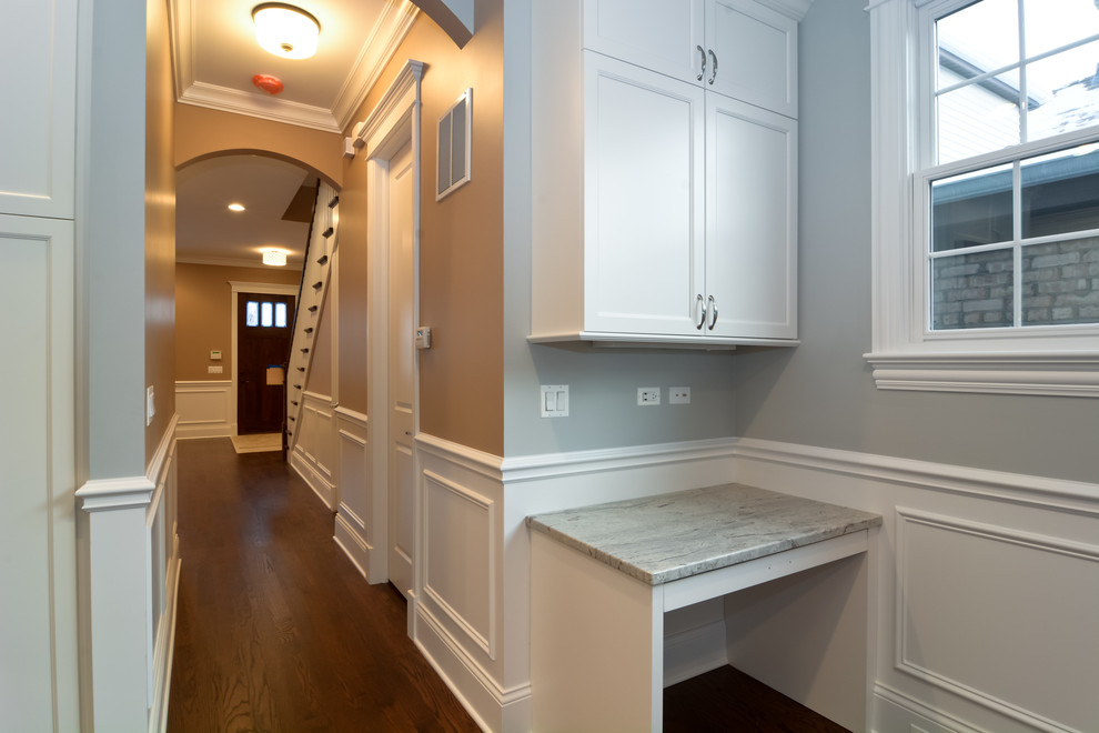 This is an example of a transitional home office in Chicago.