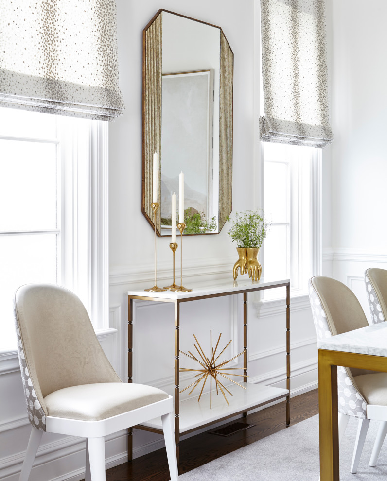 Transitional home design photo in Toronto
